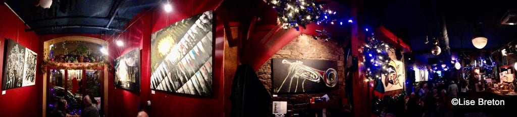 Les Tableaux de Klody dans l'ambiance de Noël au Fou Bar Québec Photo @Lise Breton